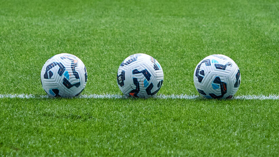     Эстонские футбольные клубы потребовали от УЕФА прекратить выплаты командам из РФ ИЗВЕСТИЯ/Владимир Бланк