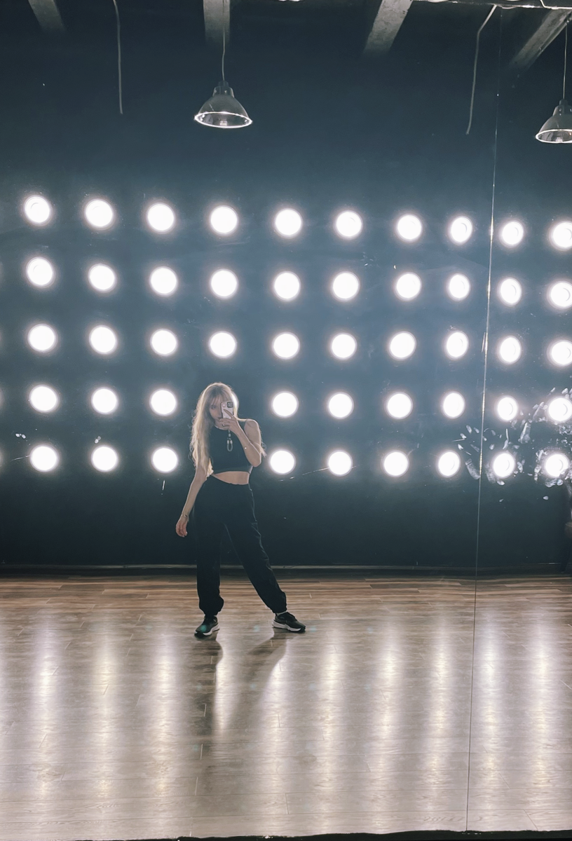 Отпечатки на зеркале от тех, кто хотел сбежать 🤣