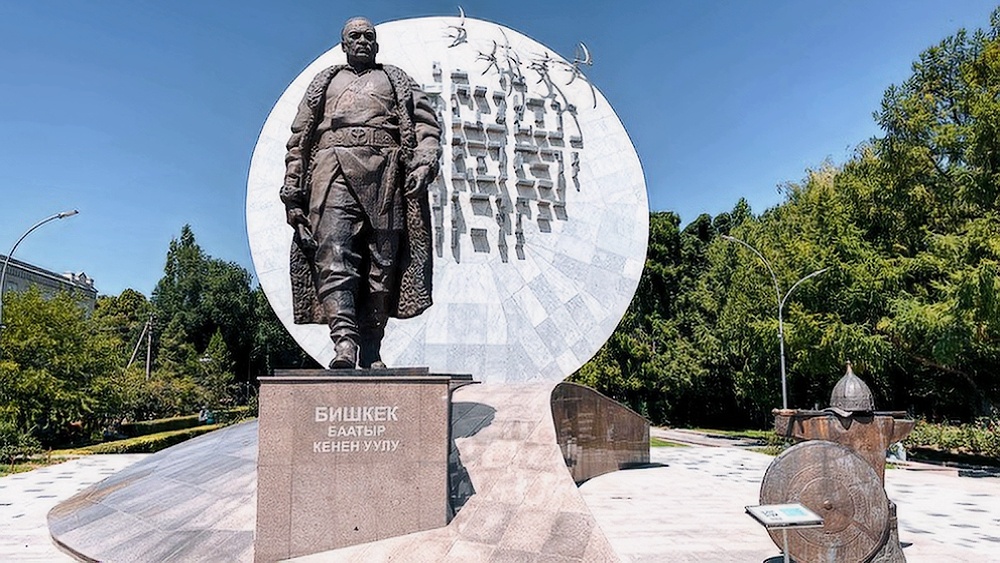 Памятник батыру Бишкеку