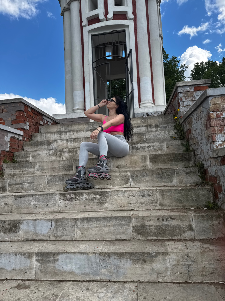 Это тот самый день когда хочется быстрее и кажется что кто то идет медленно, не нервничай значит надо замедлиться. Когда выключаются по какой то причине наушники- значит нужно твое внимание. Если ты в потоке все идет ровно. Для всего этого важно обращать внимание на этот самый поток. На том ты месте? Туда ли идешь? Стоит ли спешить?  