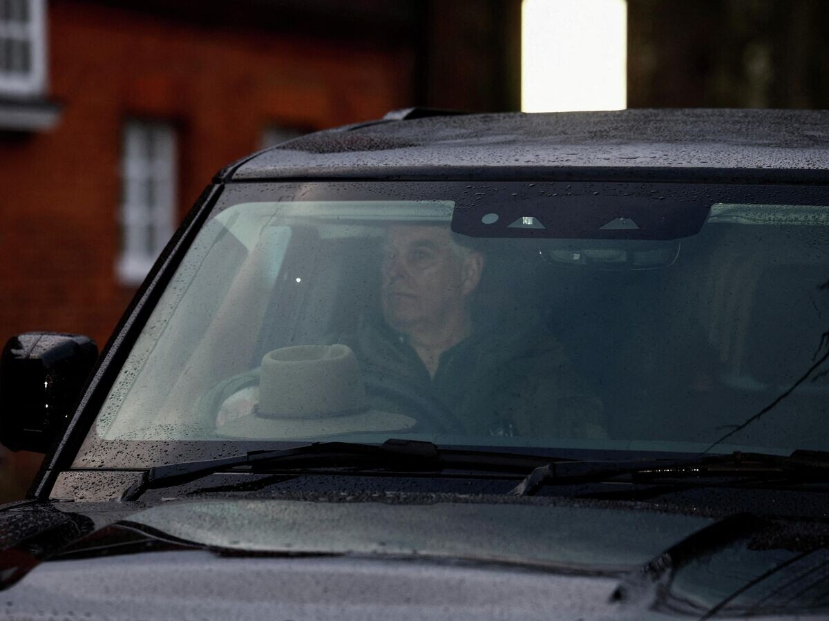    Эндрю Маунтбеттен-Виндзор за рулем в Виндзоре | © REUTERS / Toby Shepheard