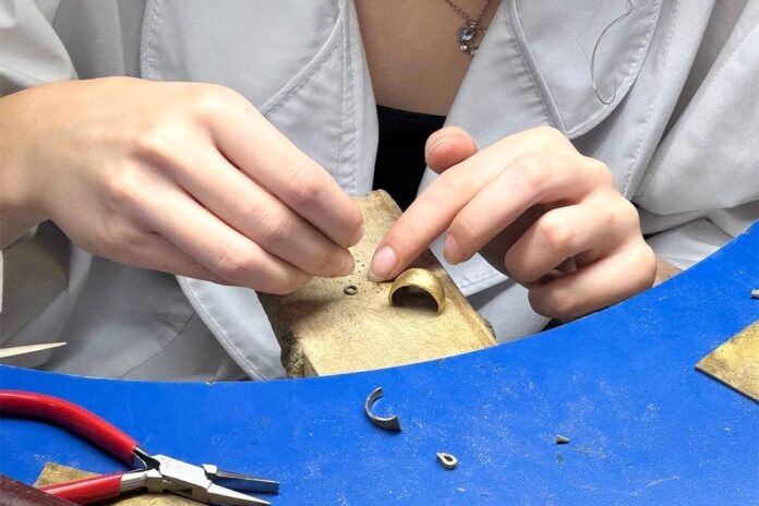    Современное ювелирное искусство: студенты-ювелиры и их взгляд на несовершенство как на ценность в эпоху искусственного интеллекта. novostix