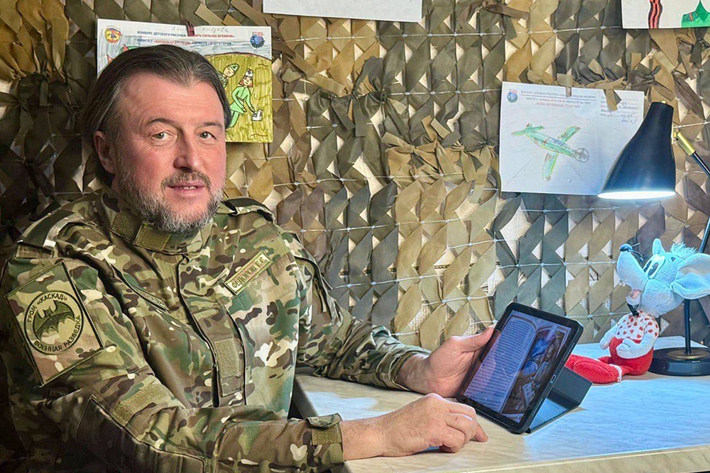    Работу над сказкой Евгений Федоров вел в перерывах между заданиями./Елена Мелихова