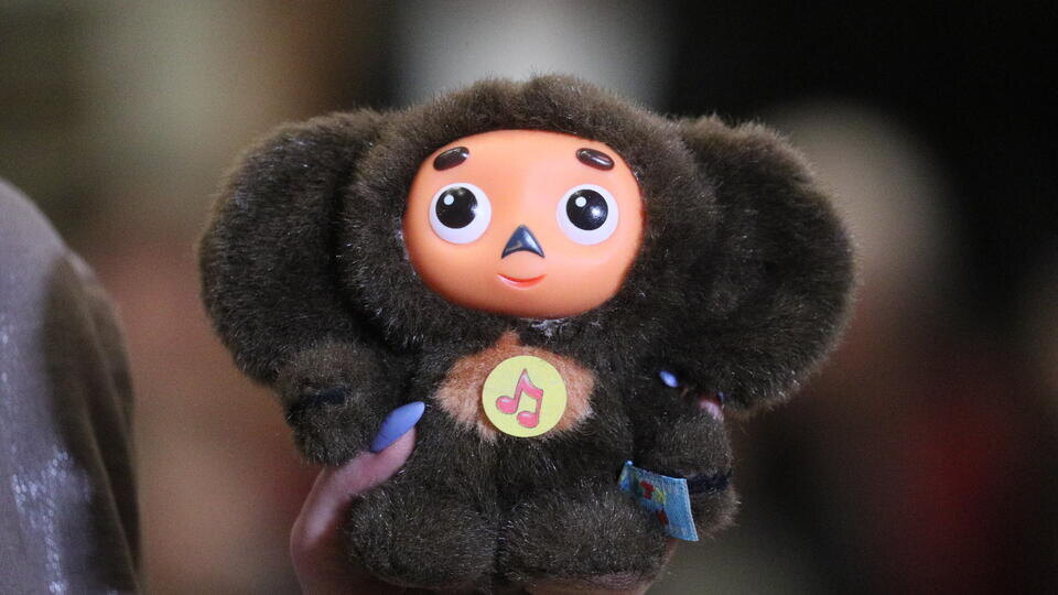     Россияне оставили в залог за кредиты макет Луны и садовые фигурки Чебурашки Сергей Булкин/NEWS.ru/ТАСС