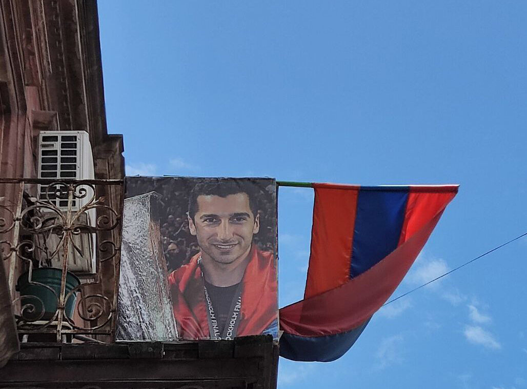   Генрих Мхитарян заслуженно стал кумиром любителей футбола. Фото: spyurk.cyou