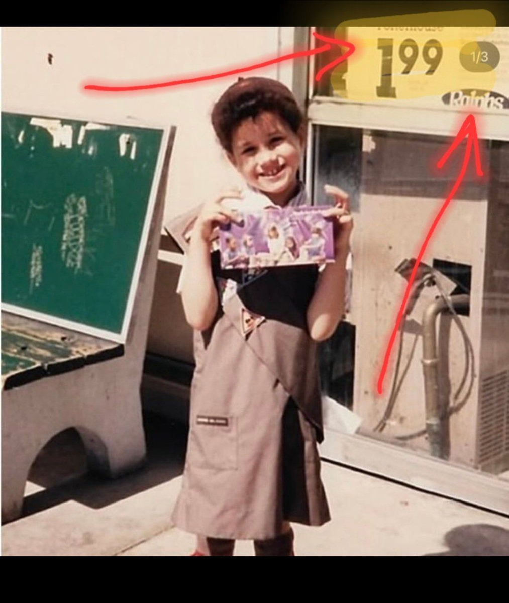 Фото, которое выставила Меган - на заднем плане реклама, которая заинтересовала интернет