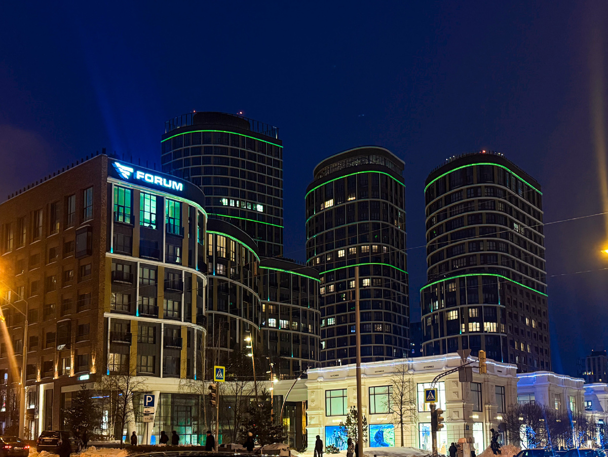 Квартал Forum City сверкает малахитовой подсветкой в дни Недели Звёзд