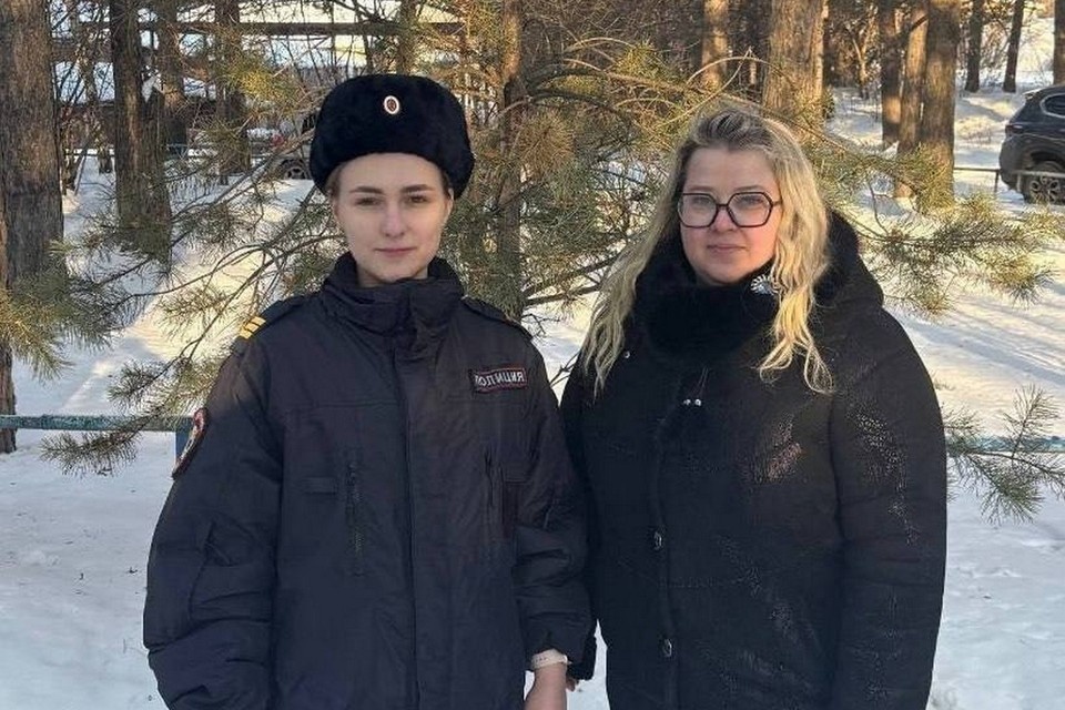    В Красноярском крае сотрудницы полиции нашли в лесу пропавшую девушку. Фото: МВД