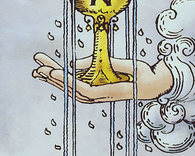 Первая капля любви: почему Туз Кубков - самая щедрая карта Таро