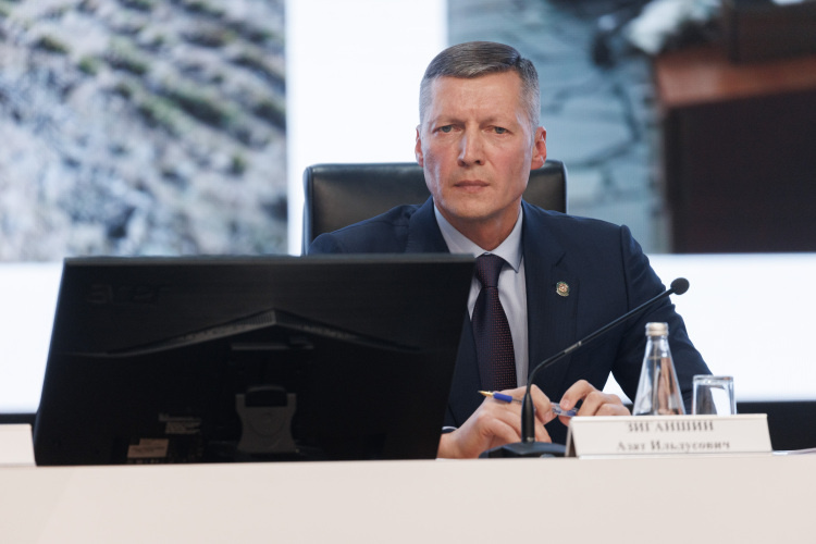    Логика назначения Зиганшина вместо Шадрикова оказалась понятна далеко не всем.   
Фото: «БИЗНЕС Online»