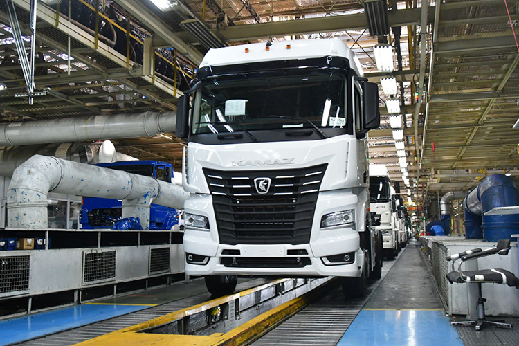    «Если дальше поддерживать такую стоимость денег, можно добиться того, что у нас в преддефолтном состоянии окажется, например, КАМАЗ».   
Фото: «БИЗНЕС Online»