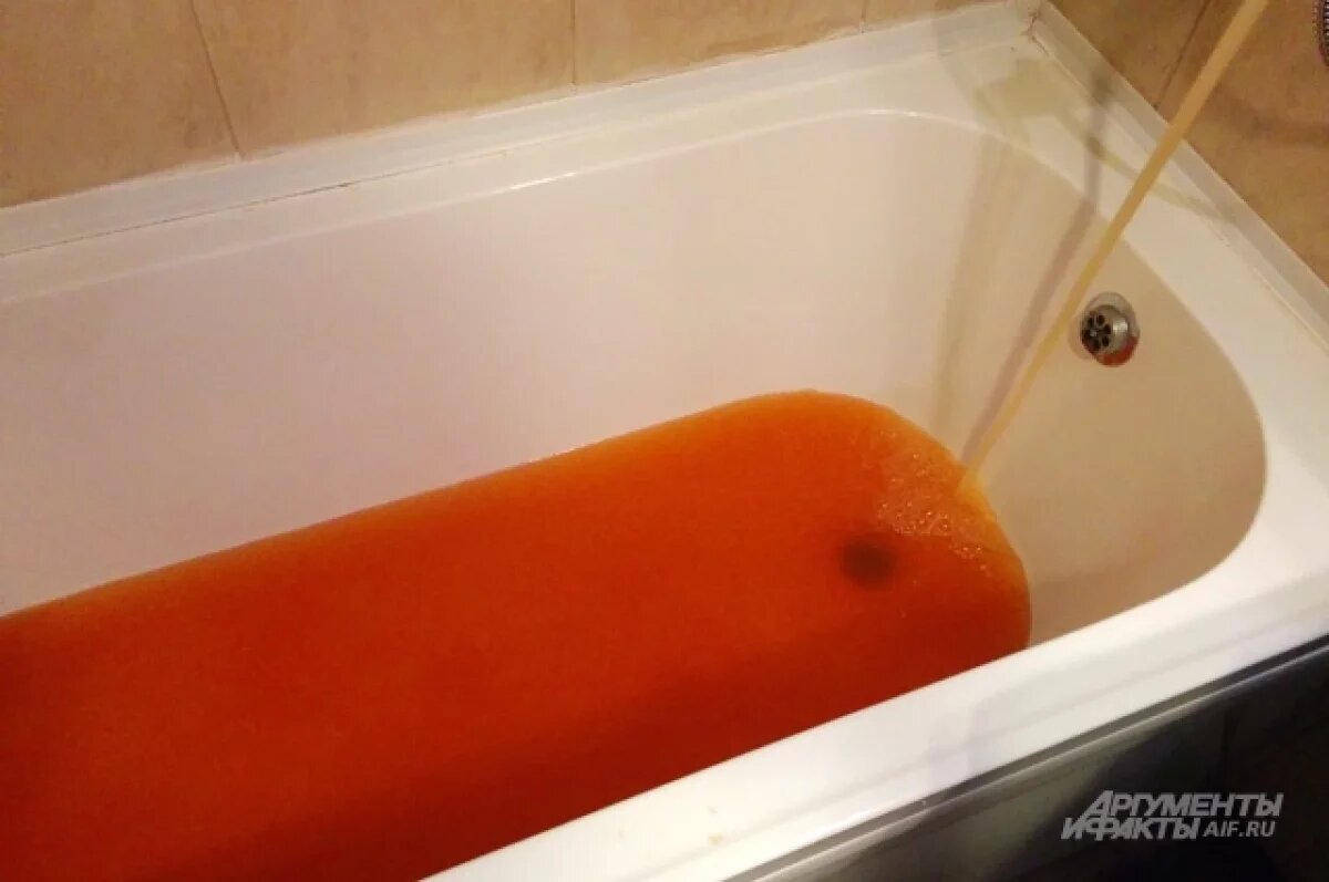    В Сургутском районе в поселке Белый Яр из кранов течет «кола»