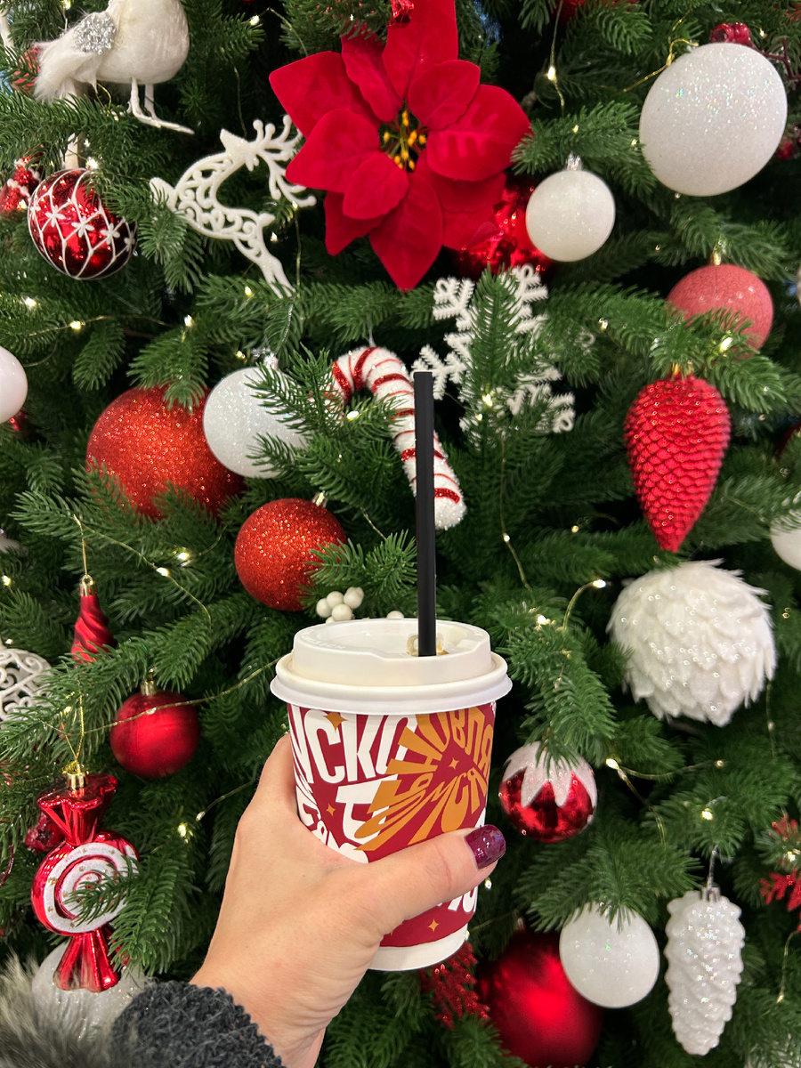 Елку уже убрали, но фото осталось 