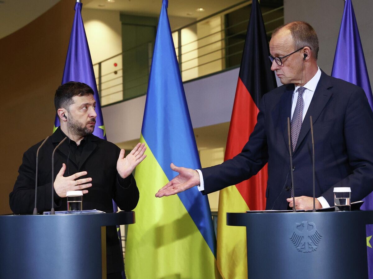    Канцлер Германии Фридрих Мерц и Владимир Зеленский во время пресс-конференции в Берлине | © AP Photo / Markus Schreiber