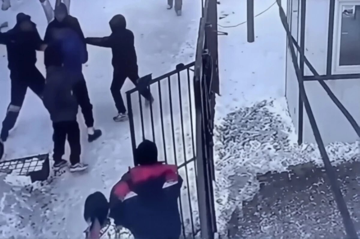    На Кубани мужчины избили подростка за конфликт с младшеклассником