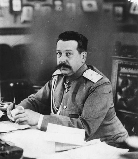 Генерал-лейтенант Янушкевич.