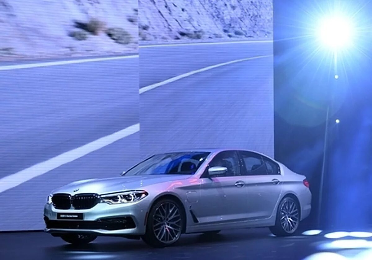    За 298 неоплаченных штрафов у оренбуржца отобрали и продают авто BMW 750Li