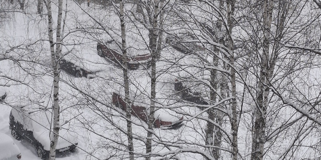 А снег кружится...