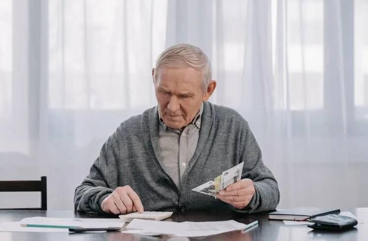 Хотели как лучше, а получится как всегда: новый порог для ареста — это подарок мошенникам или спасение для пенсионеров?