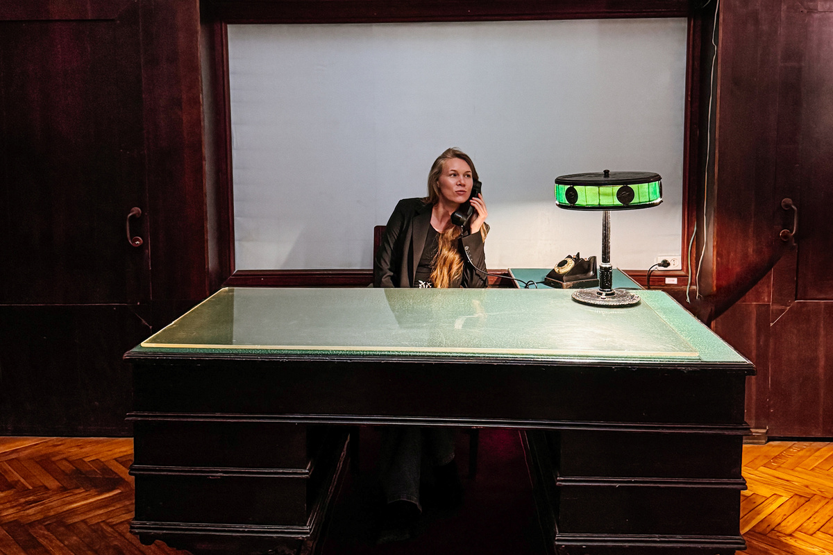 Посидела за столом Сталина