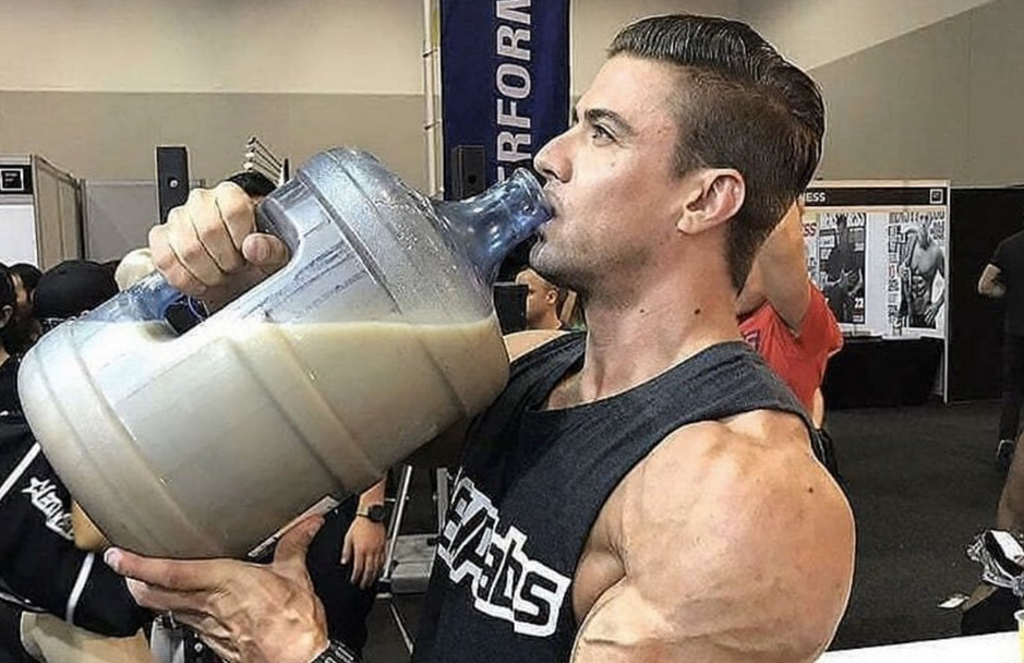 Наверное, так представляют нас некоторые врачи, когда речь заходит про протеин.