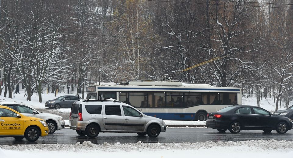    Транспорт на дорогах Москвы зимой / Медиасток.рф