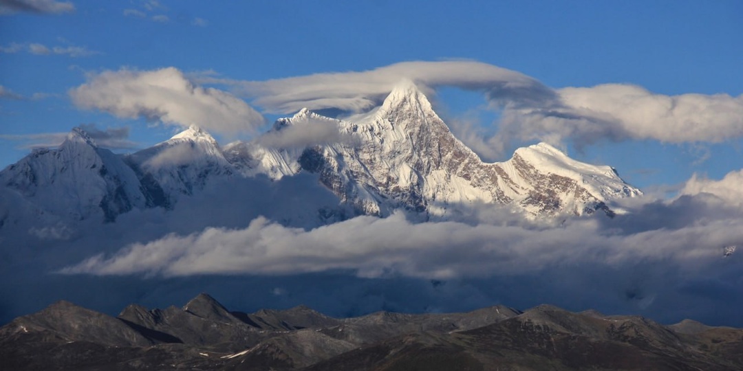 Призрак Гималаев: почему самая восточная вершина мира остаётся непокорённой?