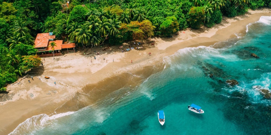 Коста-Рика: 10 фактов про страну, где запрещено быть несчастным, а джунгли прорастают сквозь города