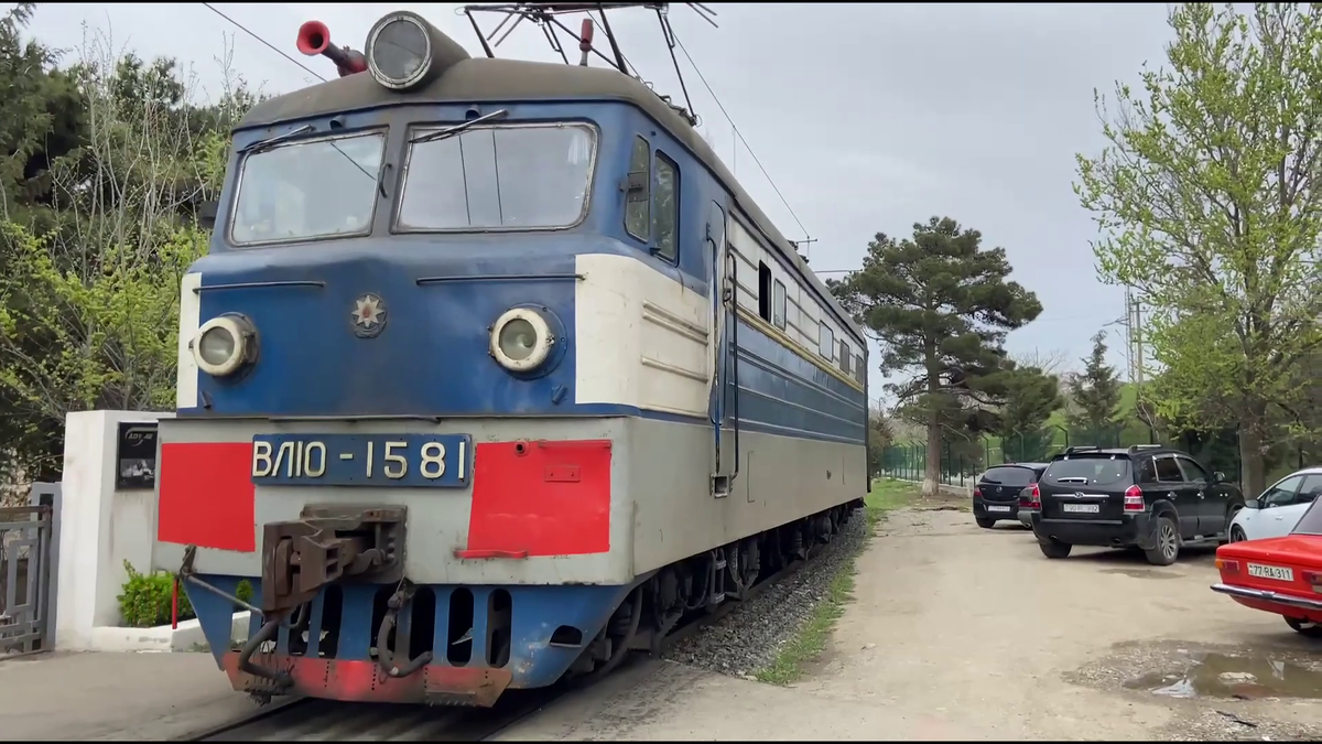 ВЛ10-1581 в 2013 передан из депо Омск в депо Гянджа 