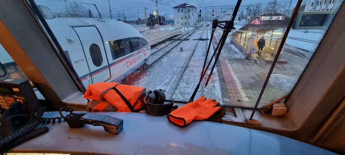 Между двух столиц