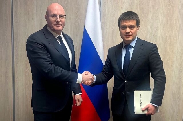    Дмитрий Чернышенко и Михаил Котюков обсудили развитие науки, молодёжной политики, туризма и спорта в крае. Фото: Правительство Красноярского края