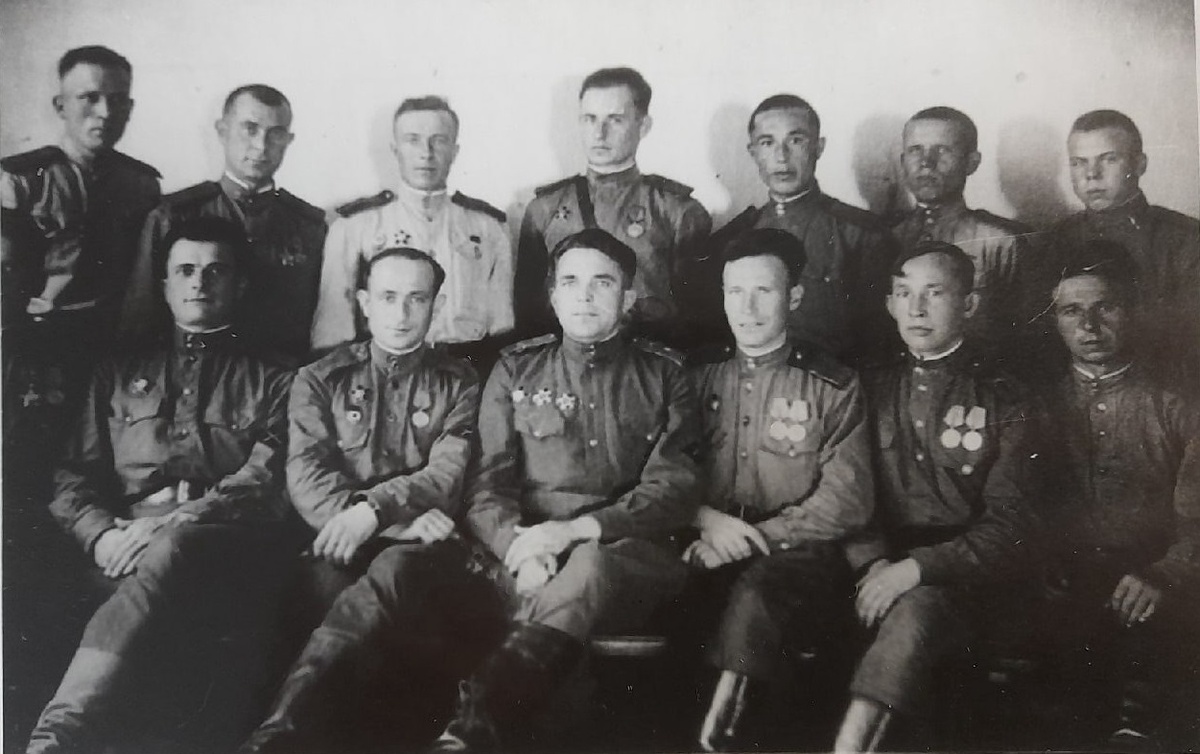 Снытко А.С. сидит справа третий