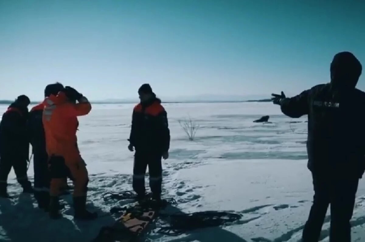    В Хабаровске спасатели чудом спасли мужчину из ледяной воды Амура