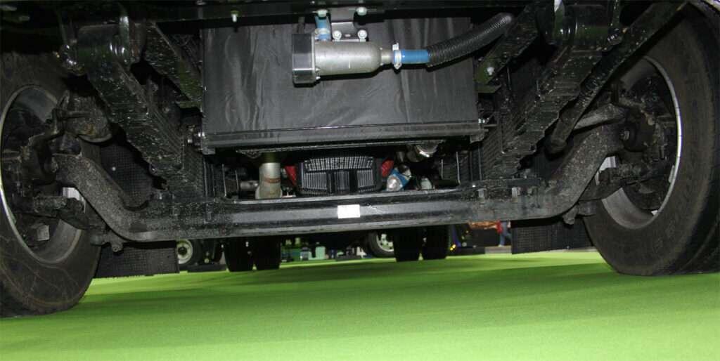    Дорожный просвет под передней осью маловат, но если машина сядет балкой на грунт, ее всегда можно поднять аутригерами