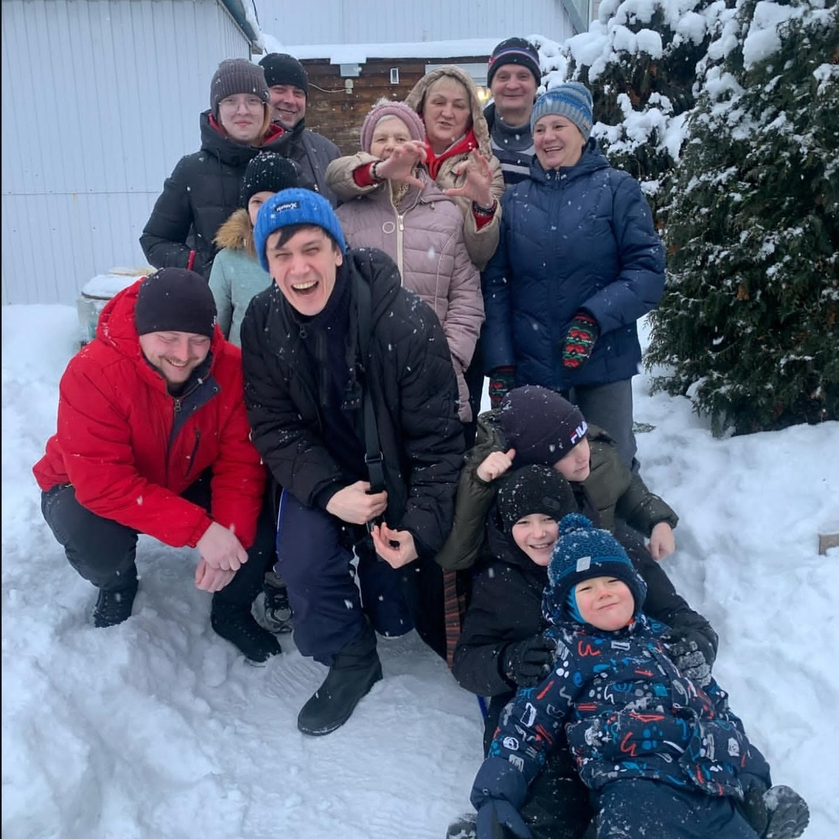 Леонид и Мария часто бывает в поселке, где выросла Мария 