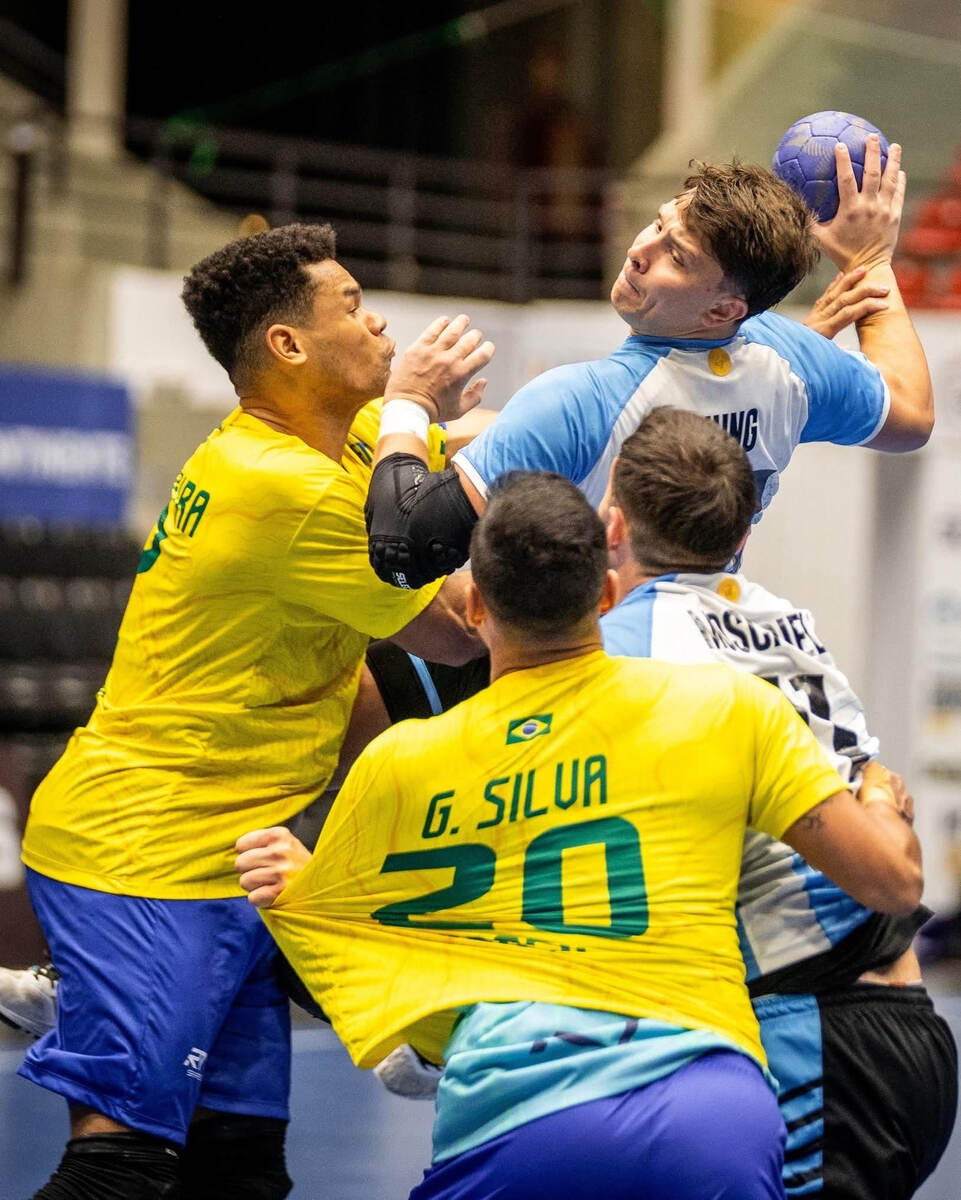    Матч между аргентинцами и бразильцами стал, по сути, финалом