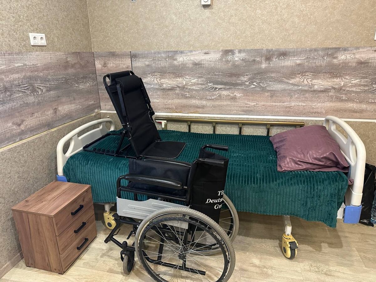 Функциональная кровать в пансионате 