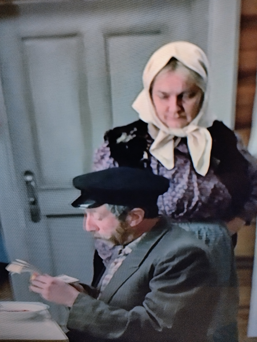 "День взятия Бастилии впустую прошёл". Кадр из кинофильма "Любовь и голуби"