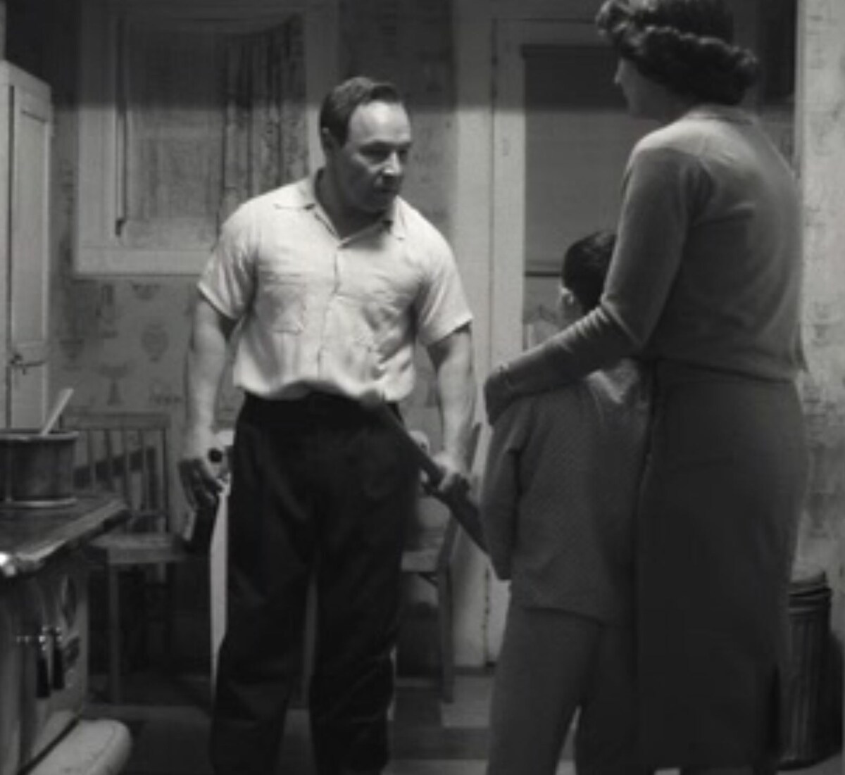 Воспоминание детства - ударил папу битой по спине, защищая маму / мой скрин