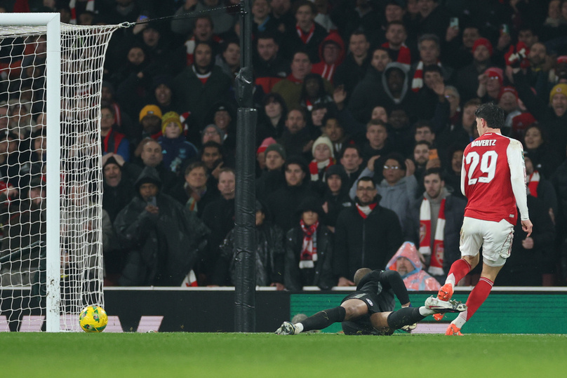     Кай Хаверц забивает единственный мяч в ворота "Челси" / фото: AP