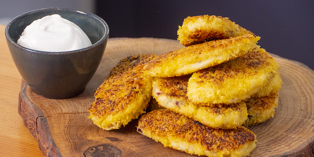 Манные котлетки с клюквой и сгущёнкой