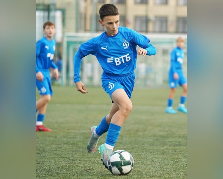     Футболист из Курской области подписал контракт с московским «Динамо»