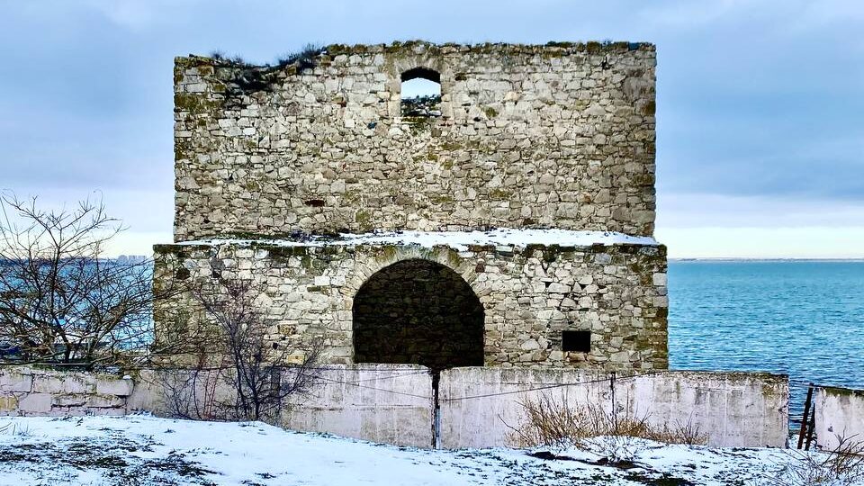 Доковая башня в зимней Каффе