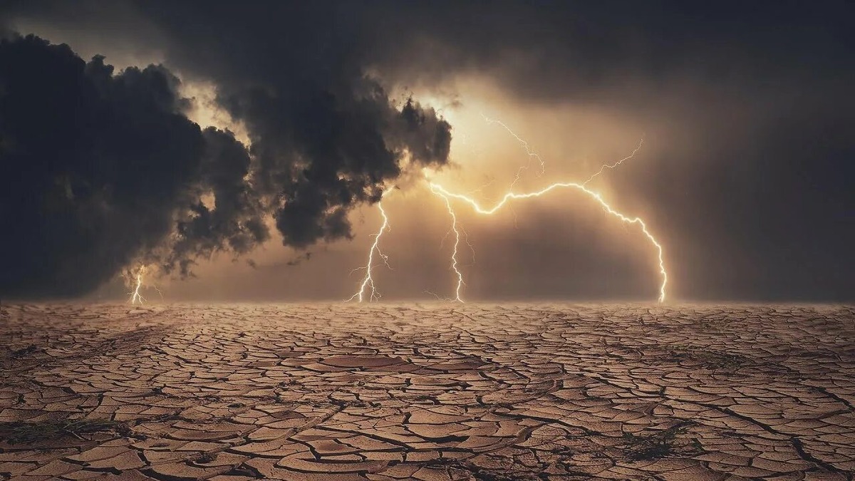 Линейная молния (облако-земля)