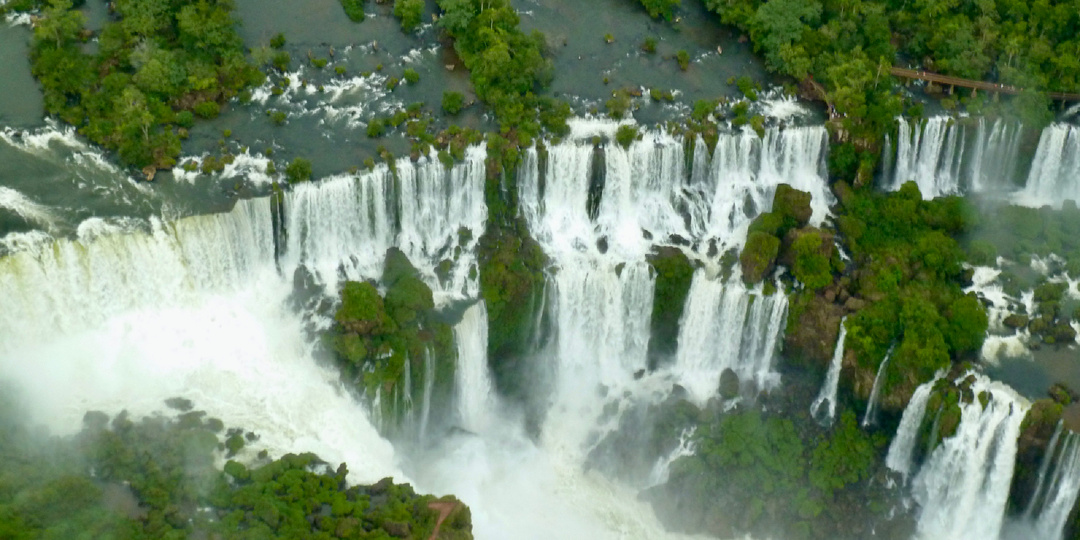 Водопад Игуасу: там, где река превращается в гром и радугу