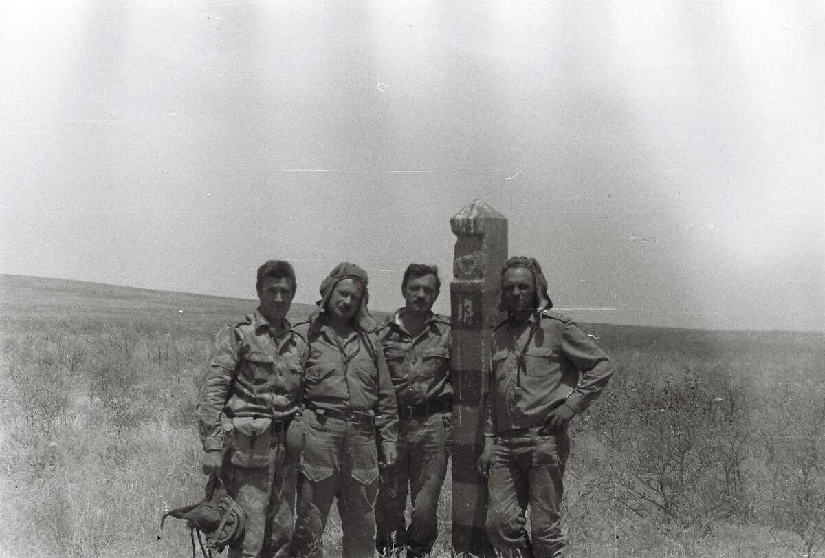 Киндюшенко, Щигорцов, Богатырёв, Рассказов. Столб 13 на против заставы Акро-Абат.