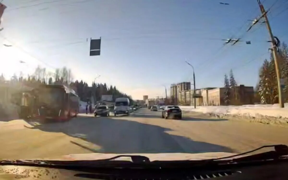    Два новых автобуса столкнулись на ул. Удмуртской в Ижевске