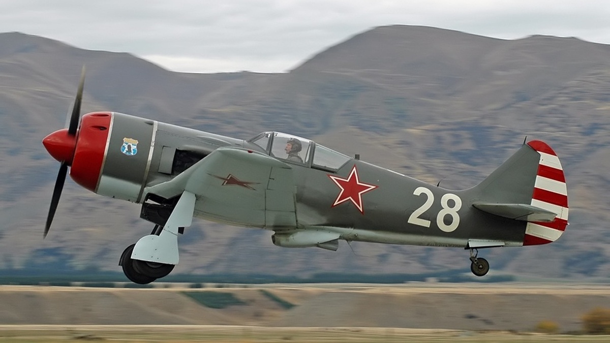 На фотографии: Ла-9 – одномоторный поршневой истребитель Лавочкина. Что было бы, если бы не создали реактивные двигатели? Источник фото: https://upload.wikimedia.org/wikipedia/commons/c/cd/Lavochkin_LA-9%2C_Private_JP5732548.jpg