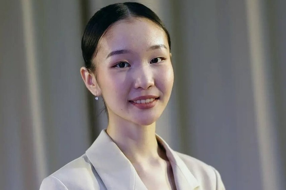    Студентка из Якутии станцует на сцене Большого театра в Москве. Фото: телеграм-канал Афанасия Ноева