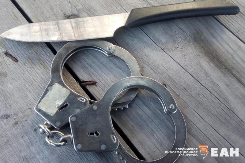   Нож и наручники